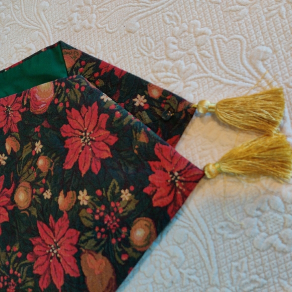 Poinsettia Christmas Holiday Dinner Party Table Runner Approx 13 X 70 - Picture 4 of 7